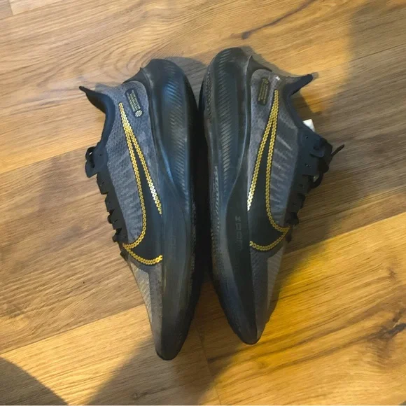 2019 Nike Wmns Zoom Gravity GD ‘Metallic Gold’ - Picture 3 of 6